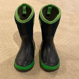 Boys Bog Snow Boots. Size 12. Only worn for a part of a season. Like new.